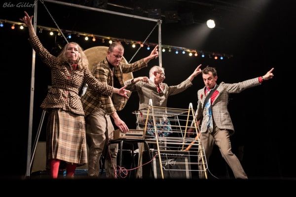 Compagnie Joe sature - festival de rue Lisieux Grands Ouverts