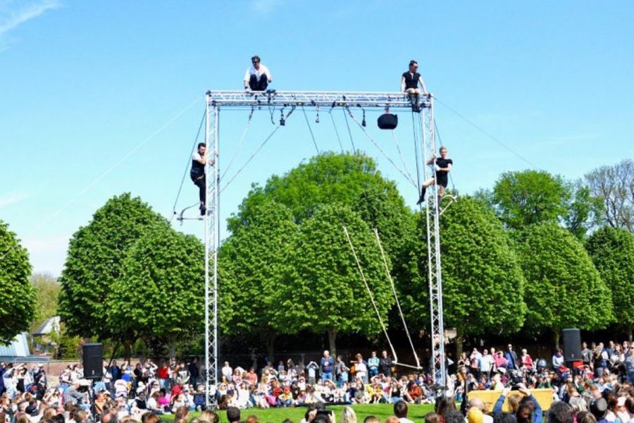 De la mort qui tue : spectacle de voltige au festival Lisieux Grands Ouverts 2025