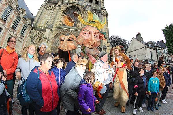 festival Lisieux Grands Ouverts 2021 place Mitterand Cie demain on change tout avec le public